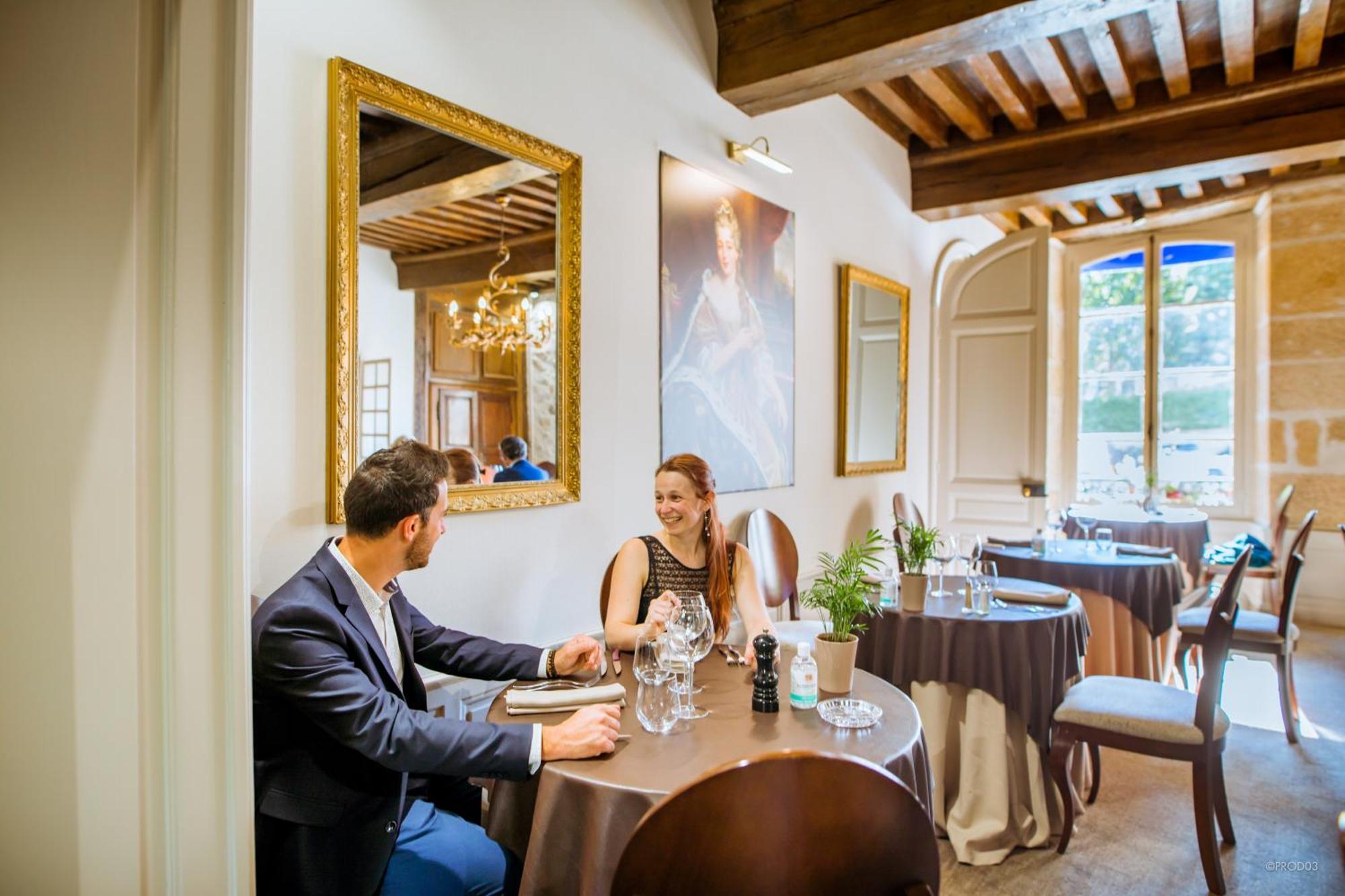 Hotel Hob Montespan Talleyrand Bourbon-lʼArchambault Exterior foto